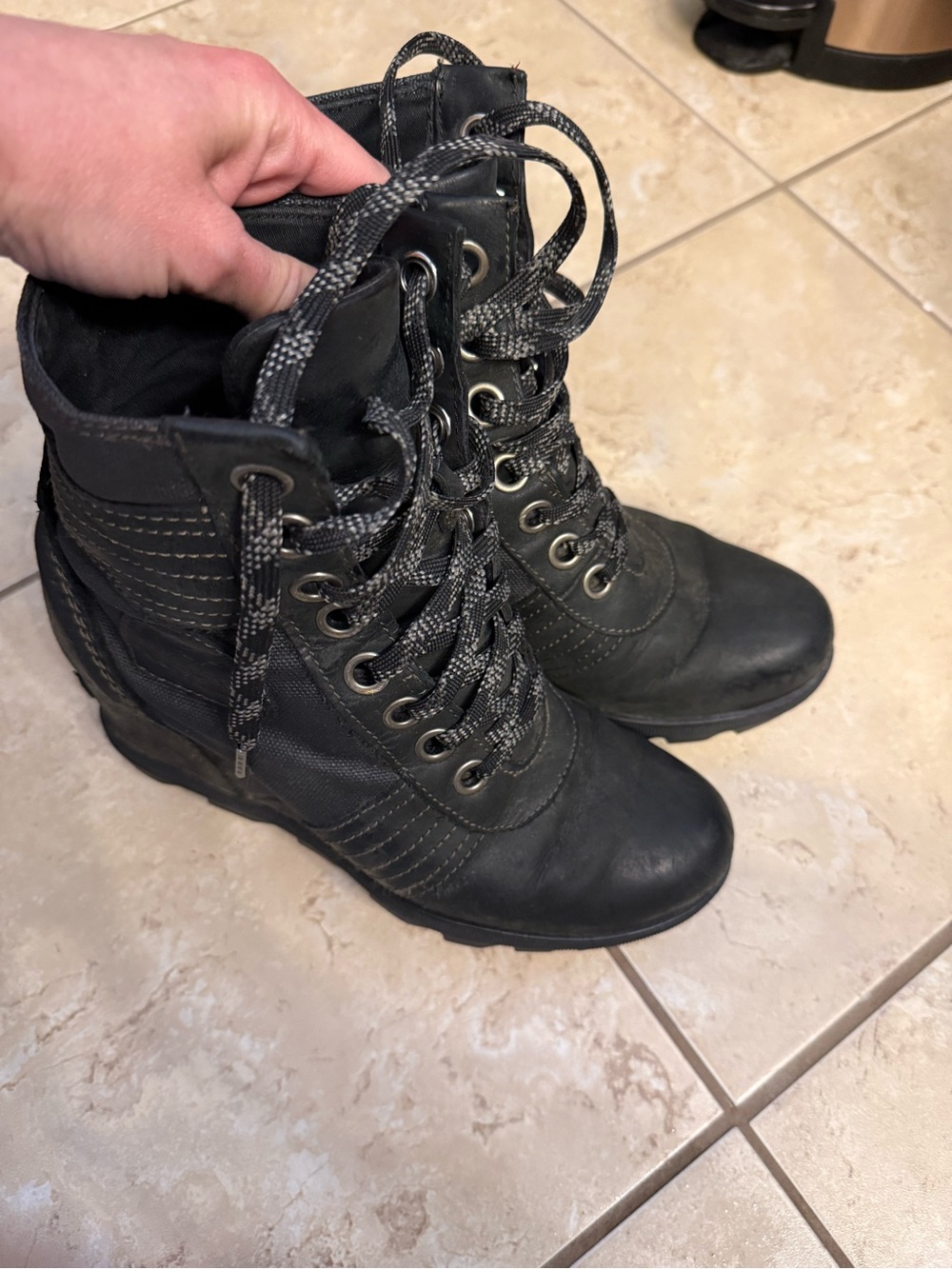 Sorel Size 7 Women's Black Lace-Up Wedge Ankle Boots